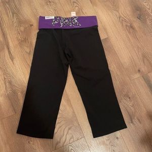 Love pink capri workout pants